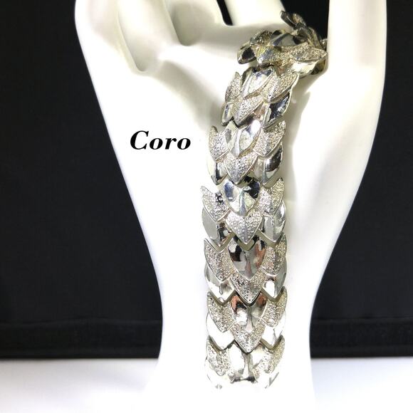 Vintage Coro 1950s Gold Tone Wide Link Bracelet, Textured Smooth Links - Picture 1 of 10